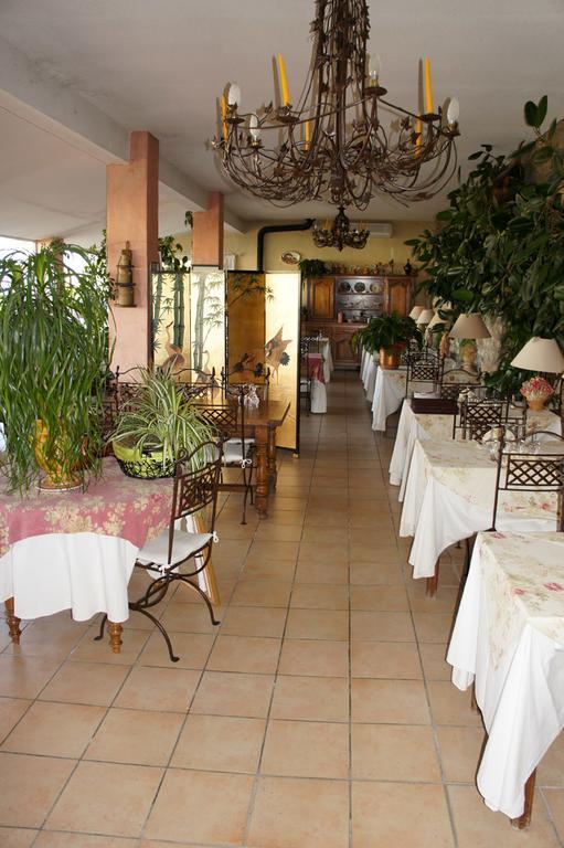 Hotel Les Cavalets Бодюен Екстериор снимка