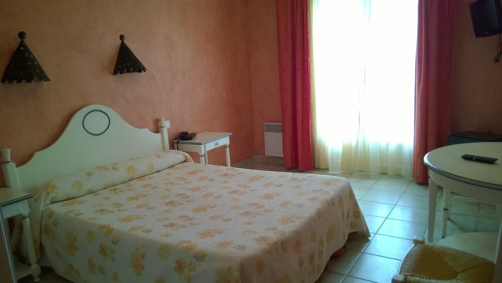Hotel Les Cavalets Бодюен Стая снимка